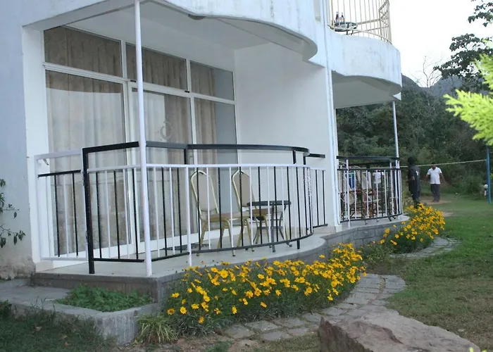 The Cliff Resort, Munnar